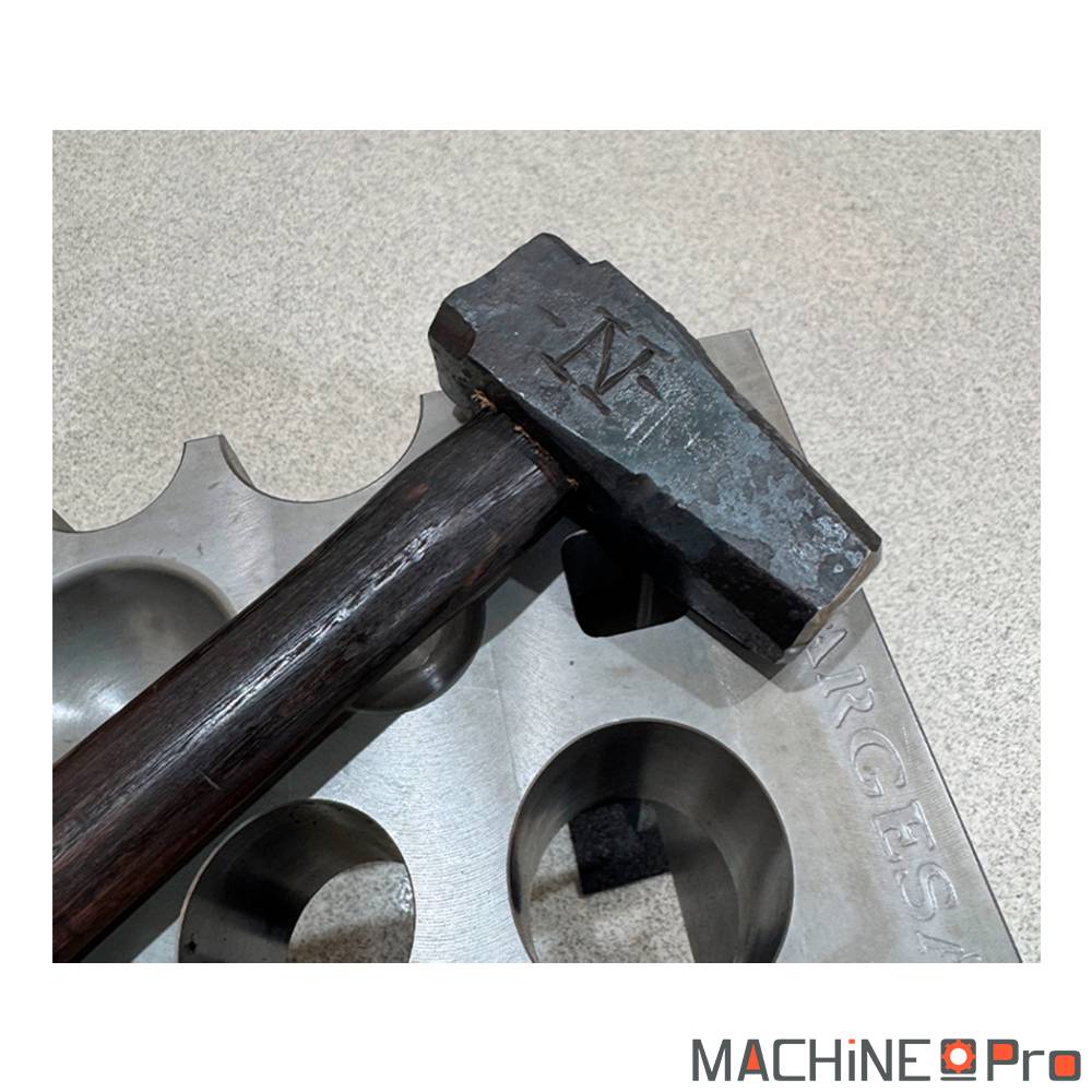 Marteau-Pilon PH50 NARGESA vue zone de travail matrices interchangeables fixation rapide