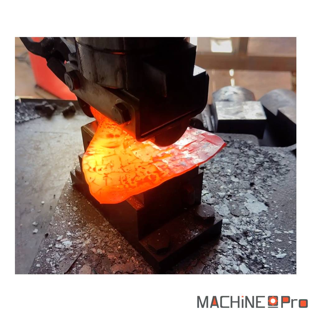 Marteau-Pilon PH50 NARGESA vue panneau de commande pédale et boutons sécurité forge