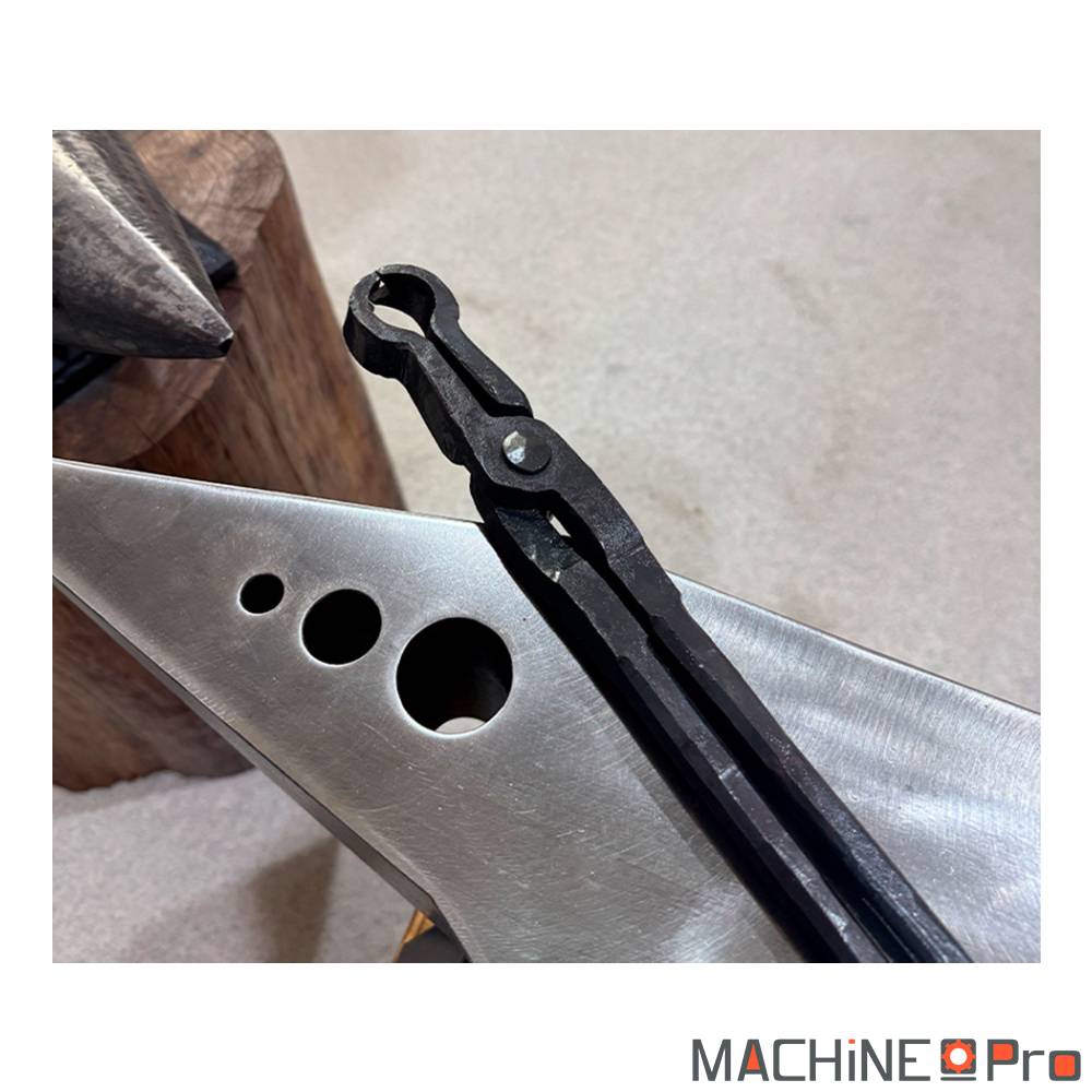 Marteau-Pilon PH50 NARGESA vue accessoires matrices spécialisées 04 06 07 ornementale