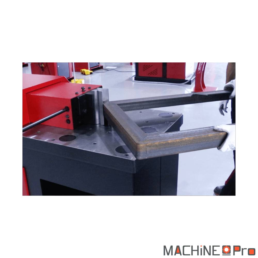 Matrice de formage de barres montée sur presse PP200CNC Nargesa