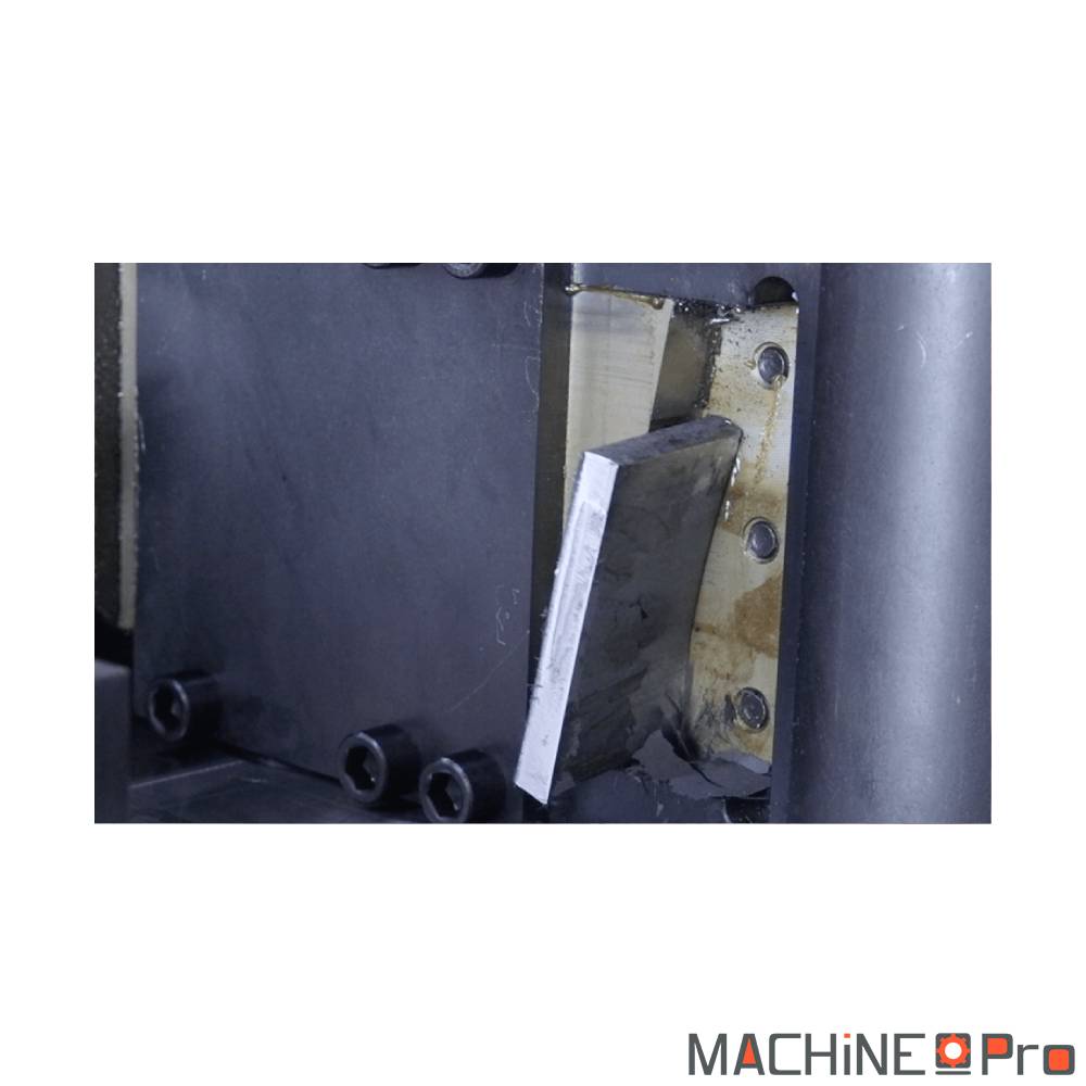 Mise en forme à froid d'un profilé carré sur PP200CNC Nargesa