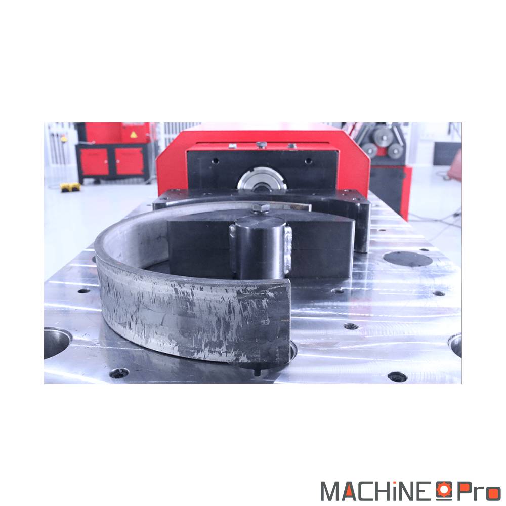 Détail commande au pied et pédale de sécurité PP200CNC Nargesa