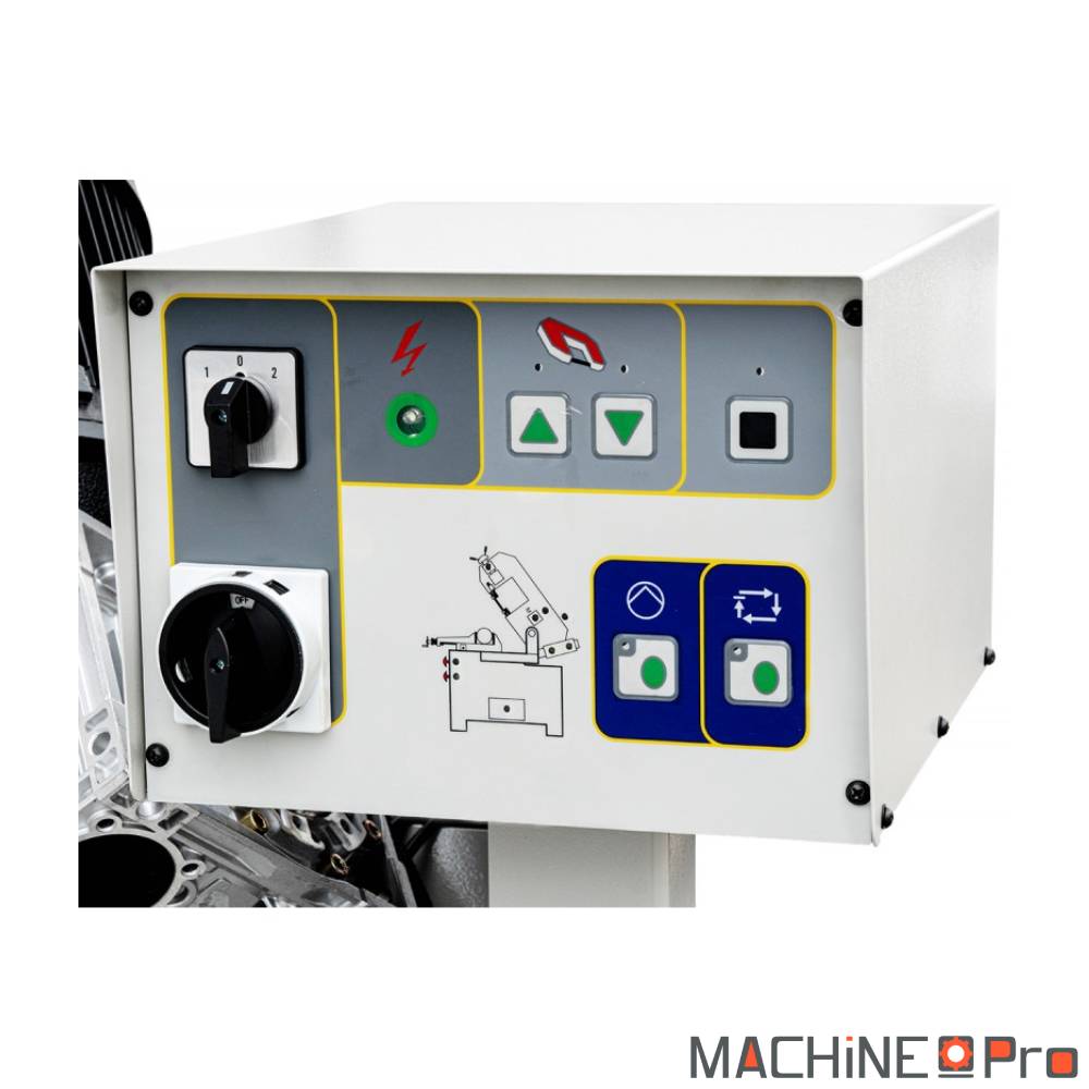 Scie à ruban CORMAK BS-370H vue moteur 1,5 kW et transmission deux vitesses