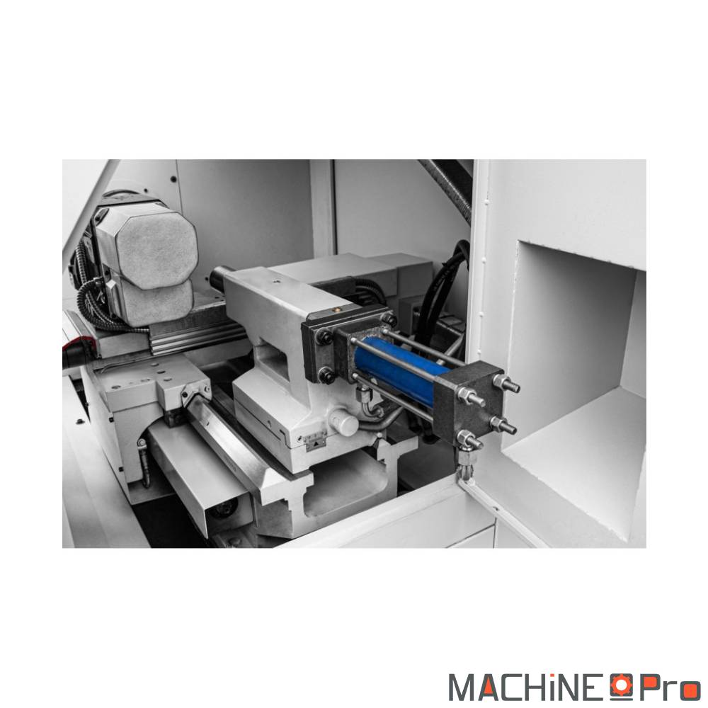 Tour CNC CORMAK CKT 360x750 détail mandrin hydraulique avec mors souples
