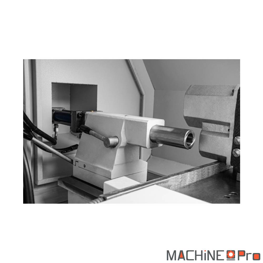 Tour CNC CORMAK CKT 360x750 vue arrière moteur de broche 3,7 kW